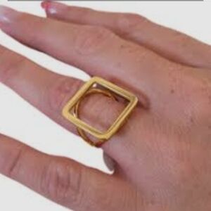 Elegant Gold Square Ring
